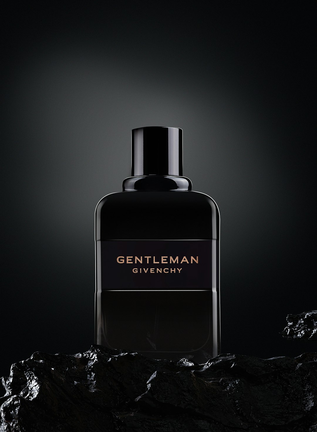 Dark luxury fragrance bottle for men's fragrances